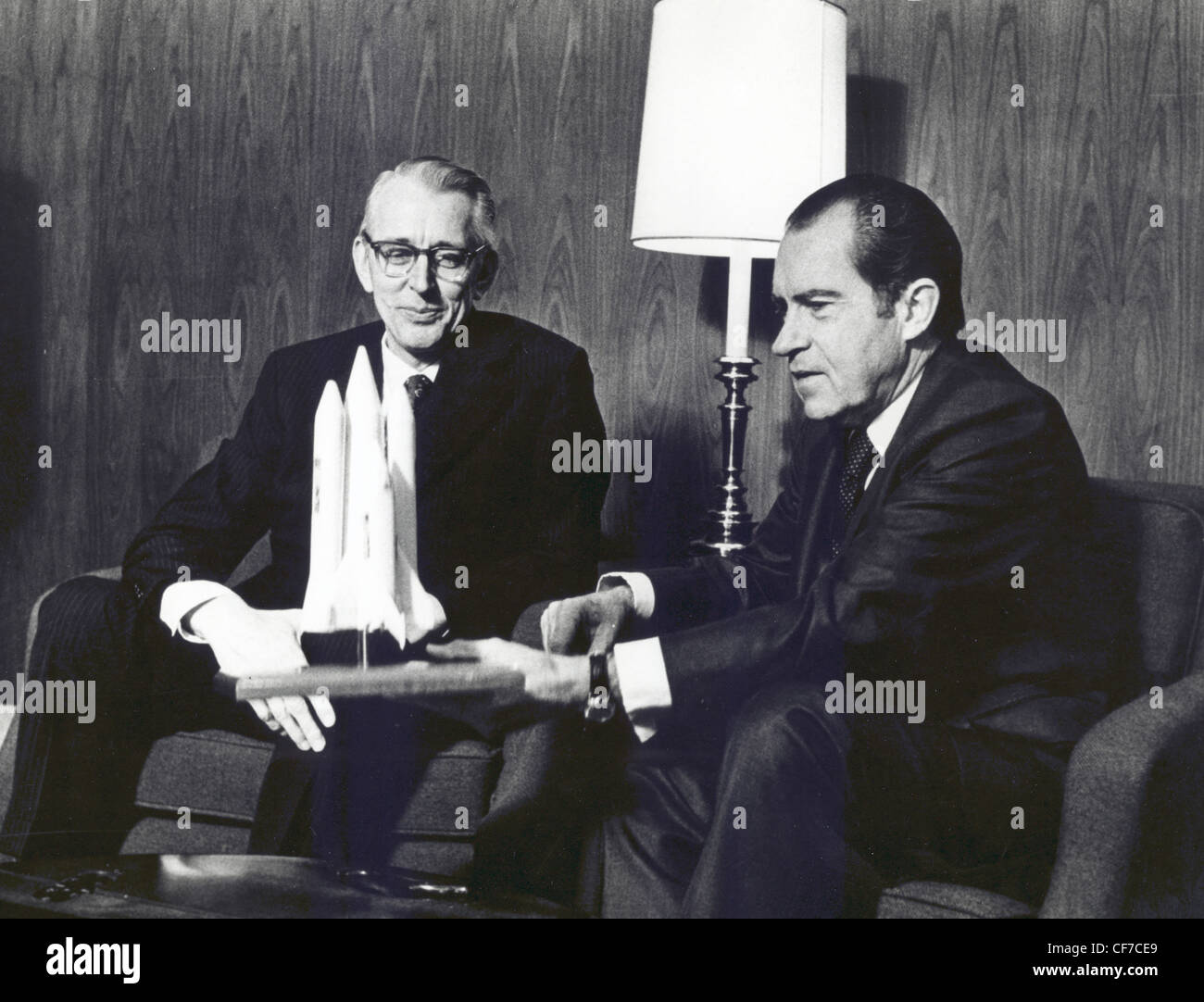 Präsident Richard M. Nixon und Dr. James C. Fletcher, NASA-Administrator. Stockfoto