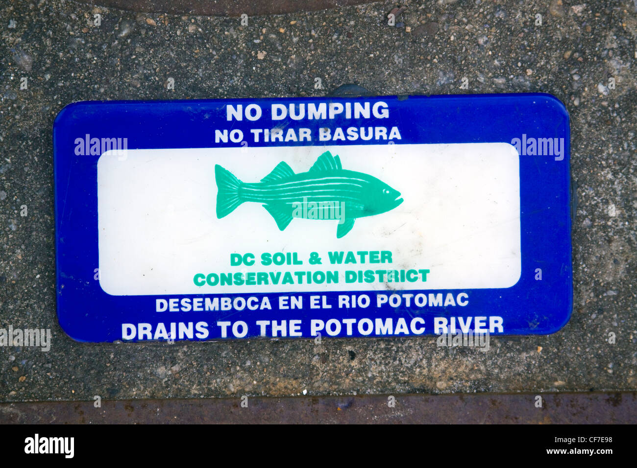 District Of Columbia-Abteilung für die Umwelt tun nicht verschmutzen entwässert in den Potomac River zu unterzeichnen, an der Spitze von einem Sturm-Entwässerung Stockfoto