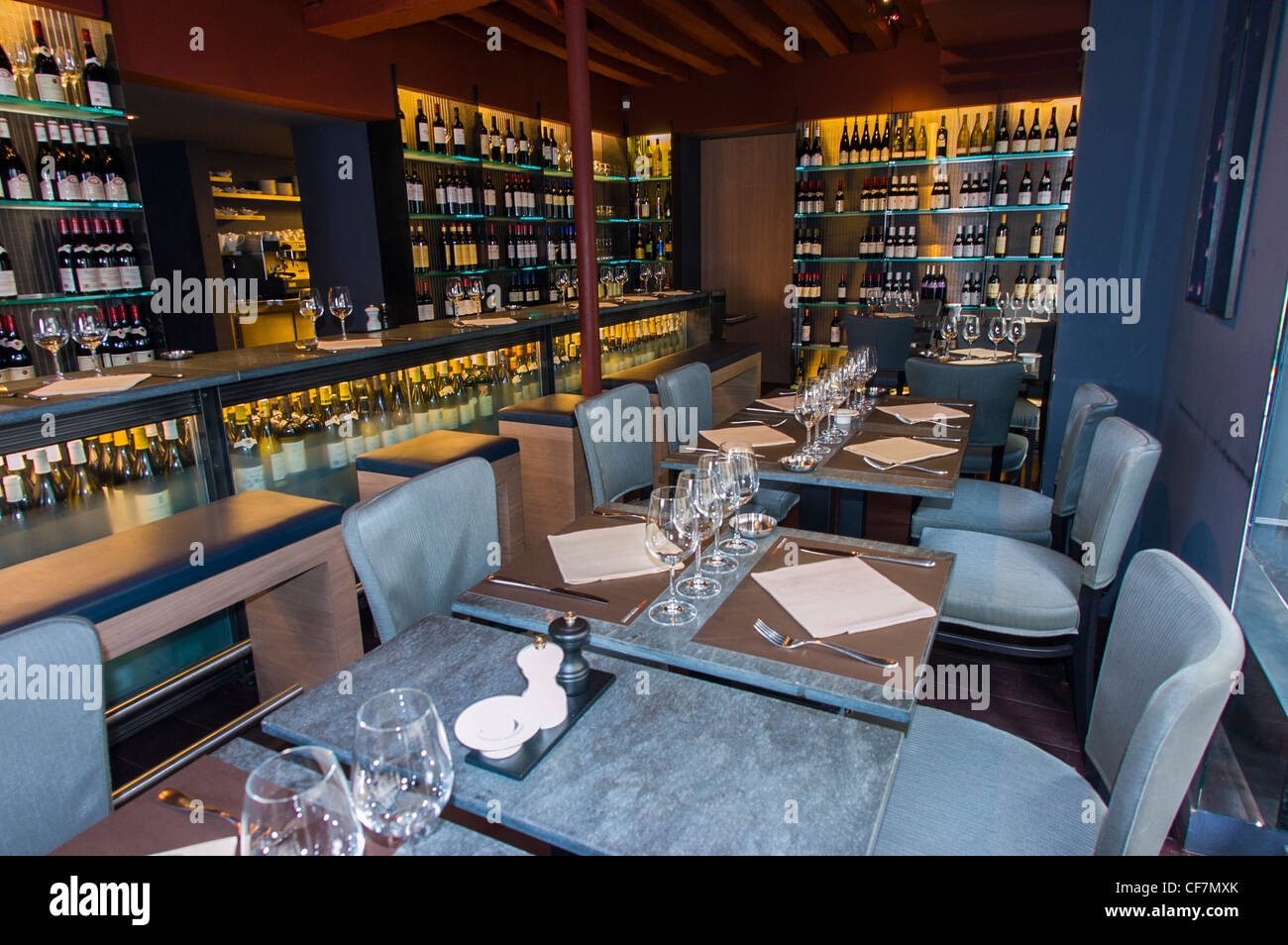 PARIS, Frankreich, -Essen Zimmer innen französisches Bistro Restaurant.  "L ' Atelier Maitre Albert", "Guy Savoy"-(Cred-It Jean-Michel Wilmotte-Interior Design). Stockfoto