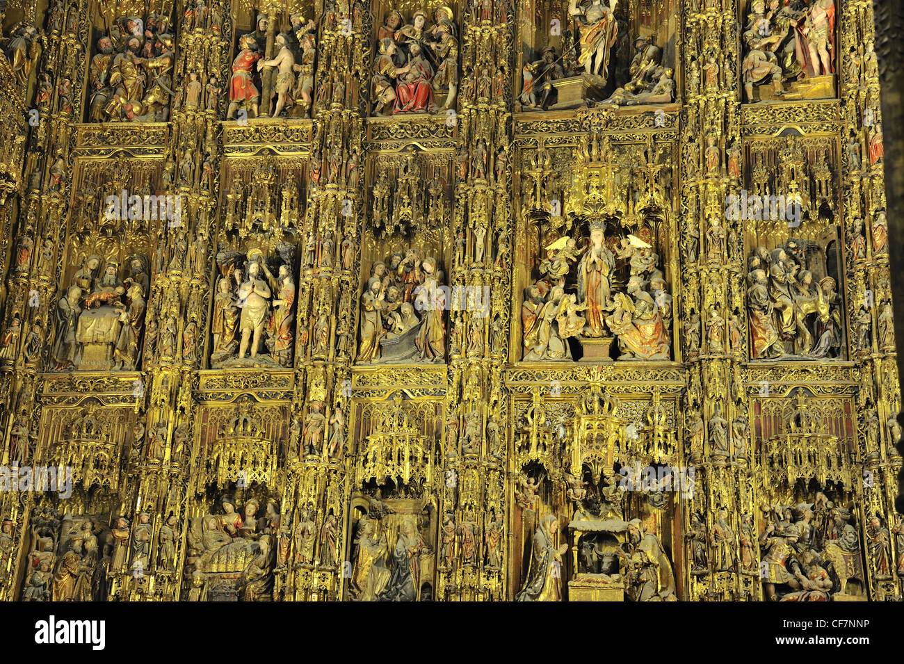 Detail der reich verzierten Gold plattiert Altar in der Kathedrale von Sevilla Spanien Stockfoto