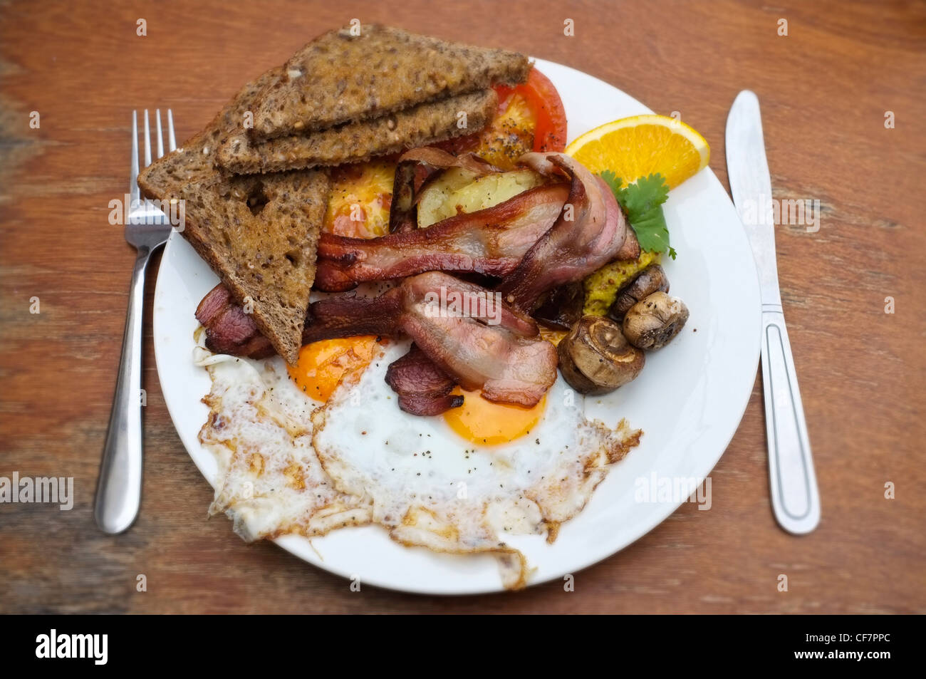 Gourmet-Stil komplettes englisches Frühstück Stockfoto