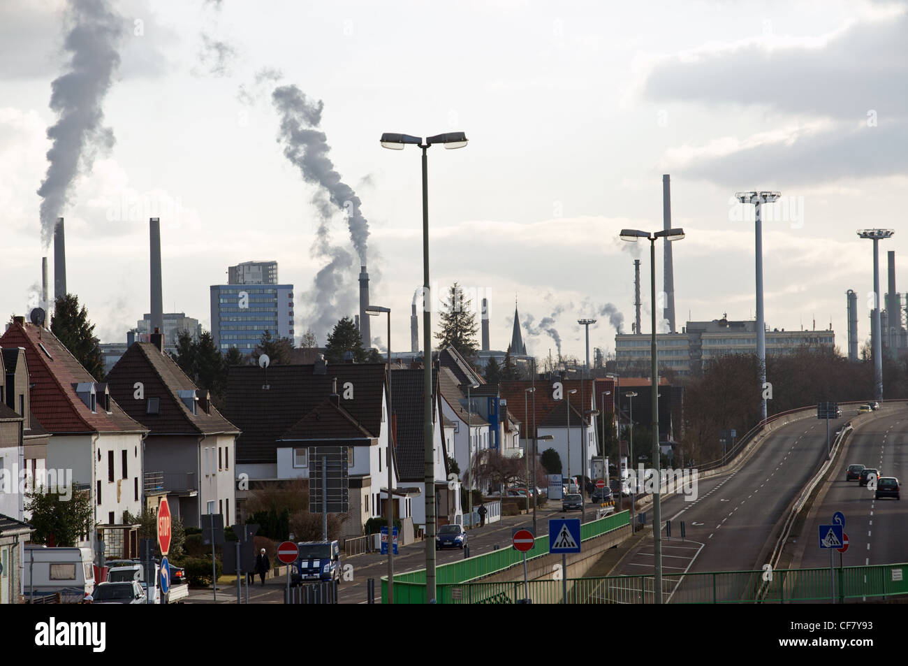 Rauch aus der Chemiefabrik Bayer, Leverkusen, Deutschland. Stockfoto