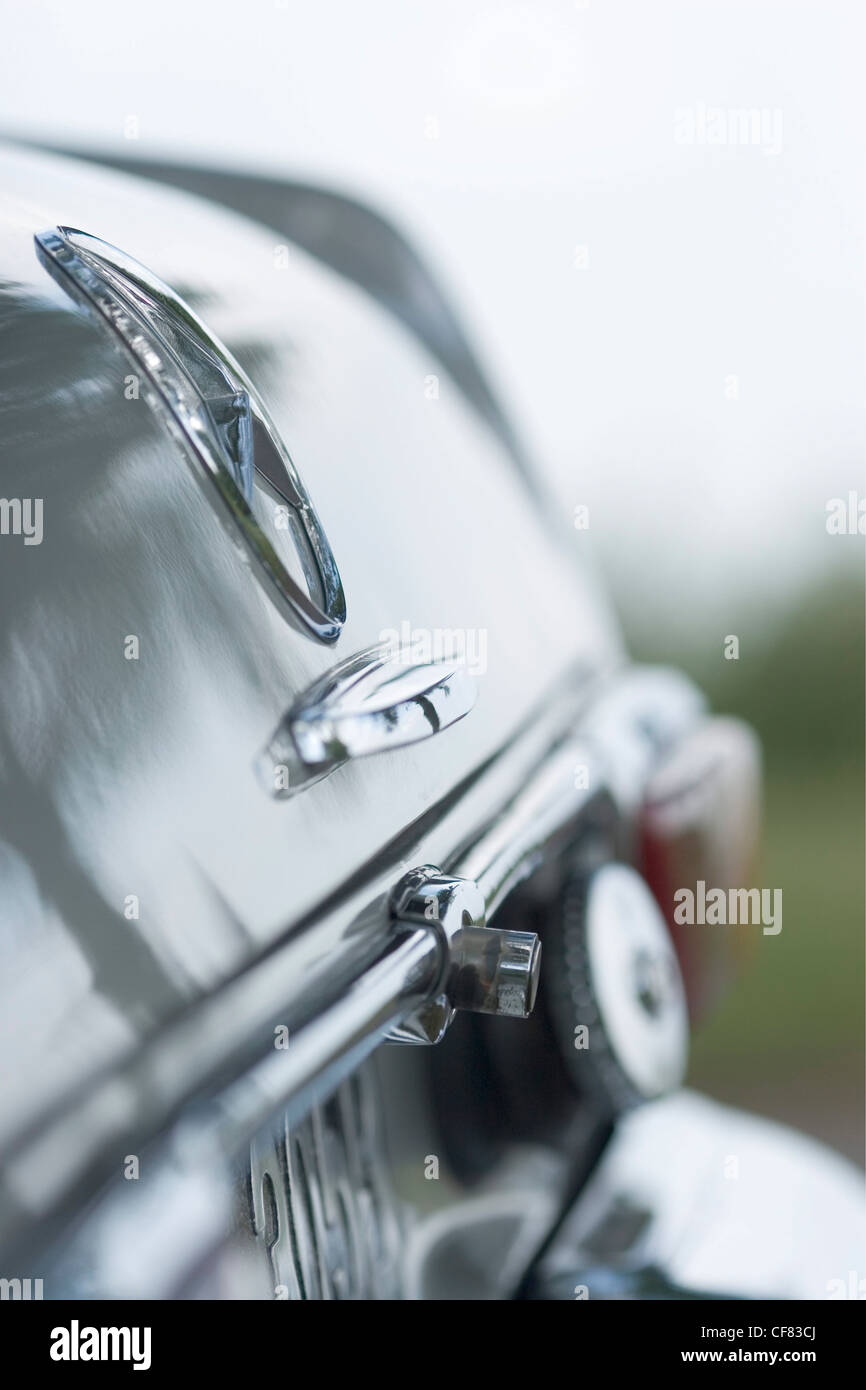 Detail von einem silbernen Mercedes Benz Auto Stockfoto