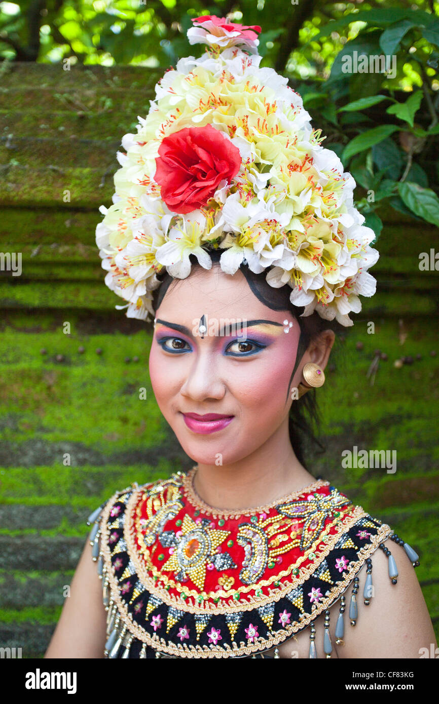 Indonesien, Asien, Bali Insel, Batubulan, Tempel, Barong, Tanz, Frau, Schauspielerin, bunt, jung, Künstler, Tradition, zeigen Stockfoto