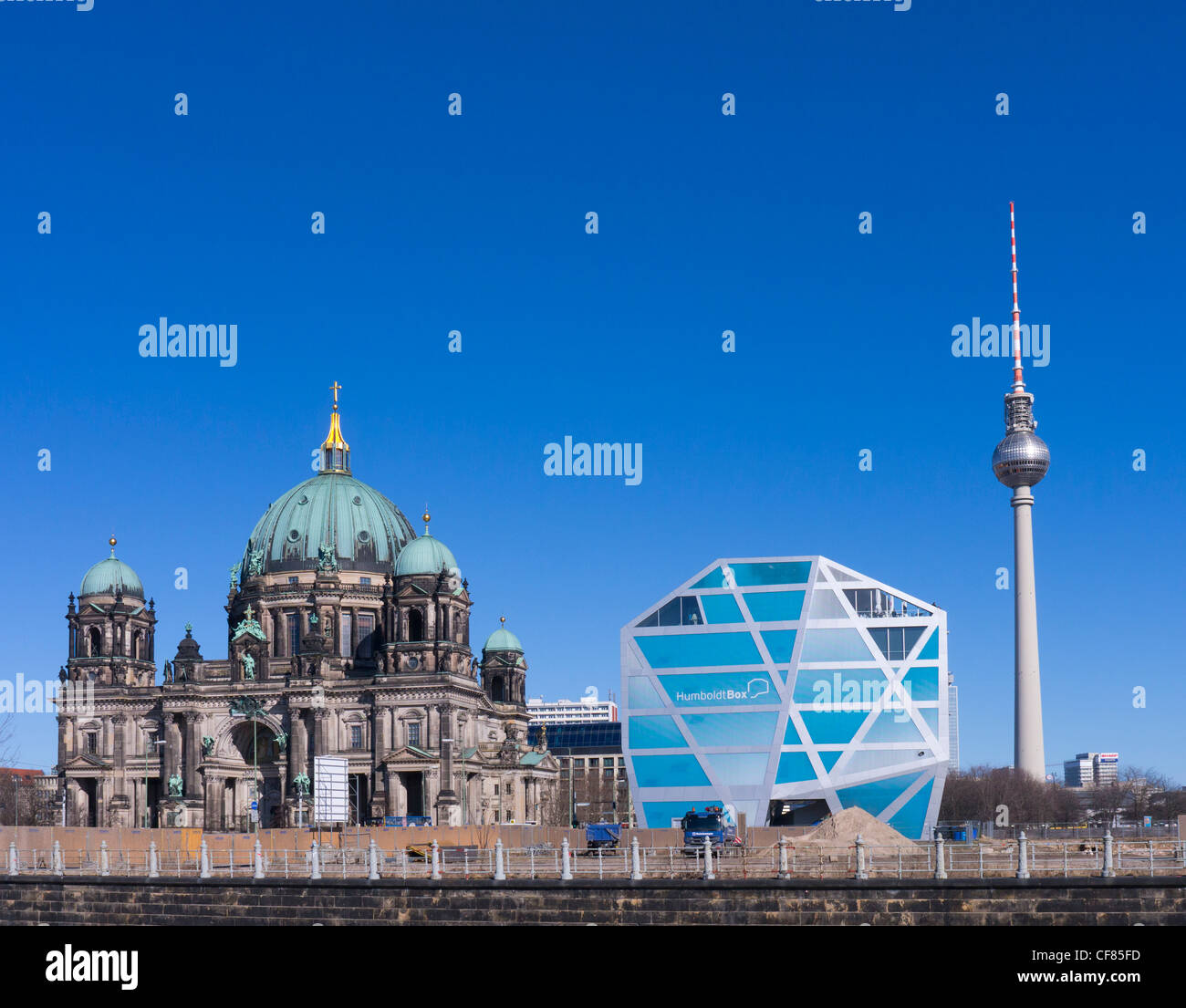 Blick auf Berliner Dom, Humboldt-Box und Fernsehturm in Mitte Berlin Deutschland Stockfoto