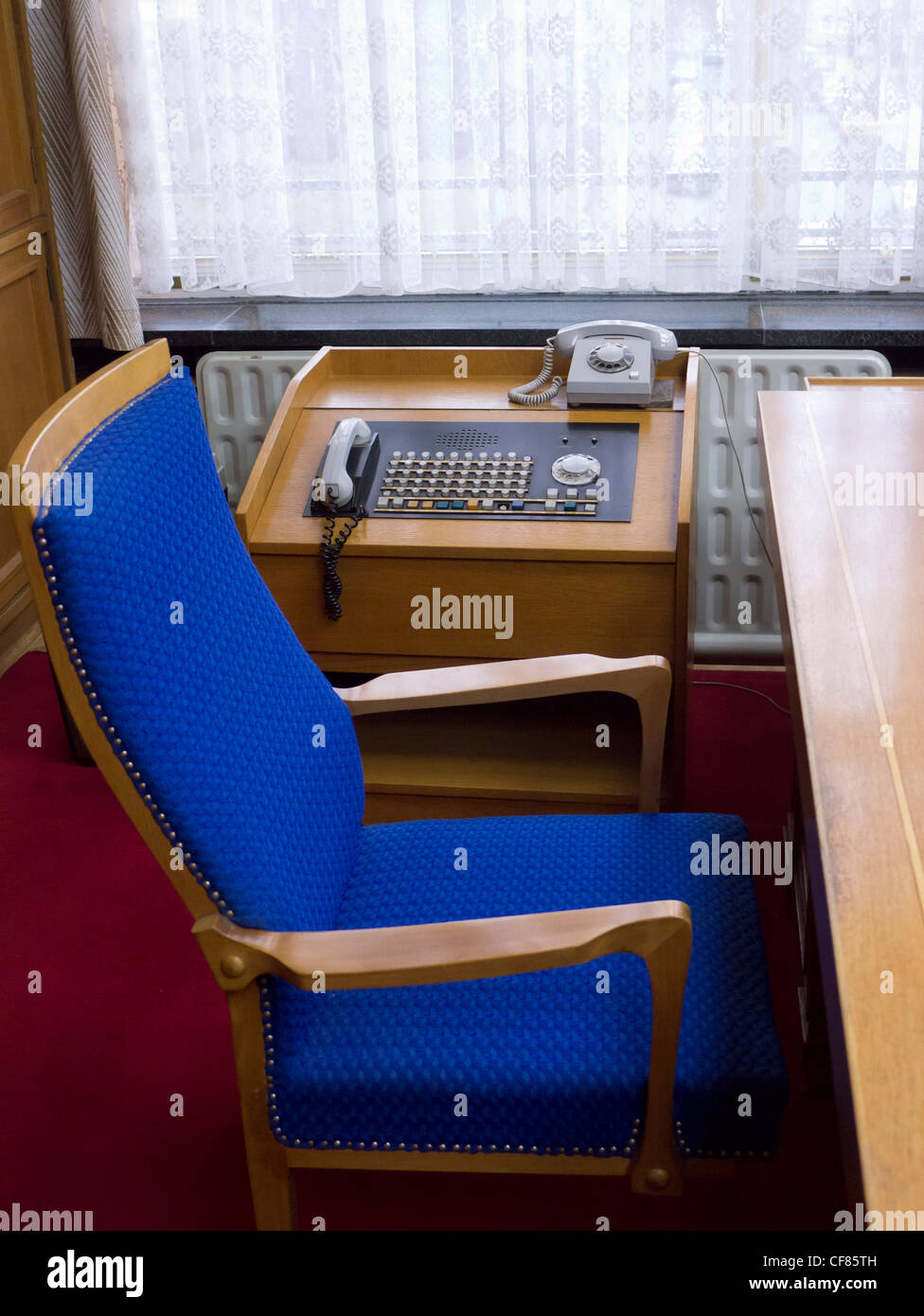Schreibtisch des ehemaligen Ministers für Staatssicherheit oder der STASI Erich Mielke am ehemaligen STASI oder geheimen Staatspolizei Hauptsitz Berlin Stockfoto