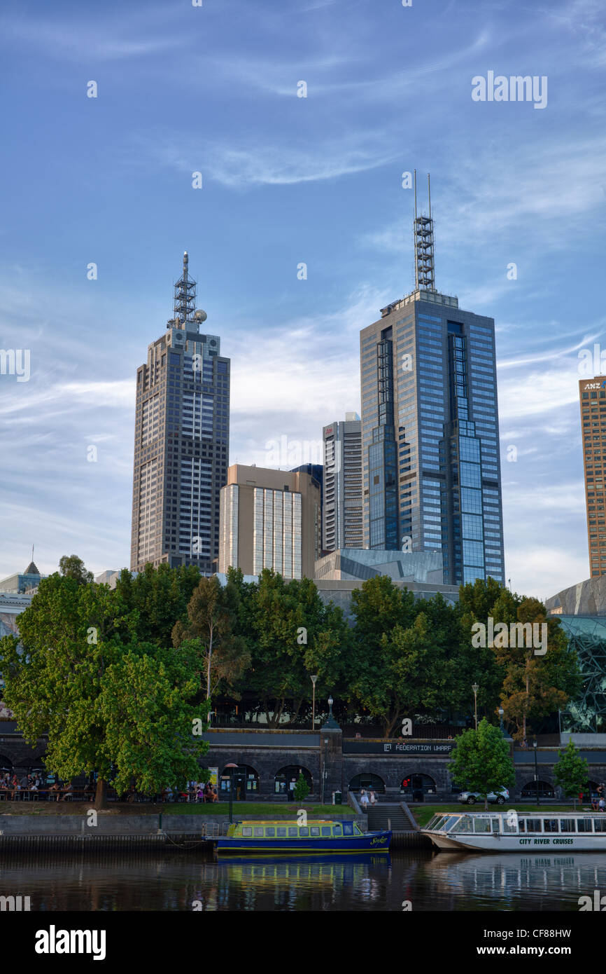 Blick auf die Skyline von Melbourne und Hochhäuser am 101 und 120 Collins Street, Australien Stockfoto