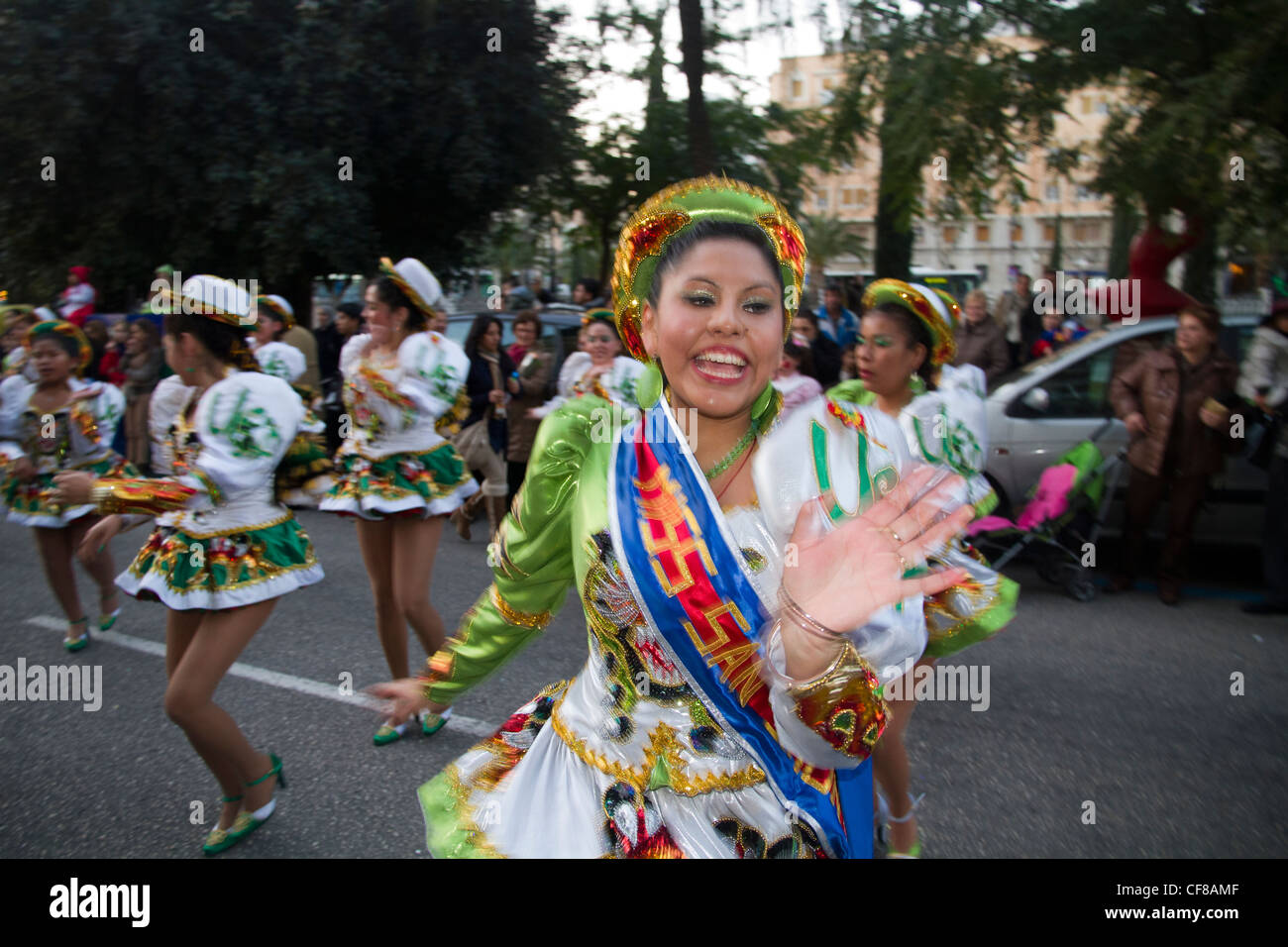 Frau am Fiesta Faschingskostüm vermissen San Simon Hispanic Parade Mallorca-Mallorca-Spanien Stockfoto