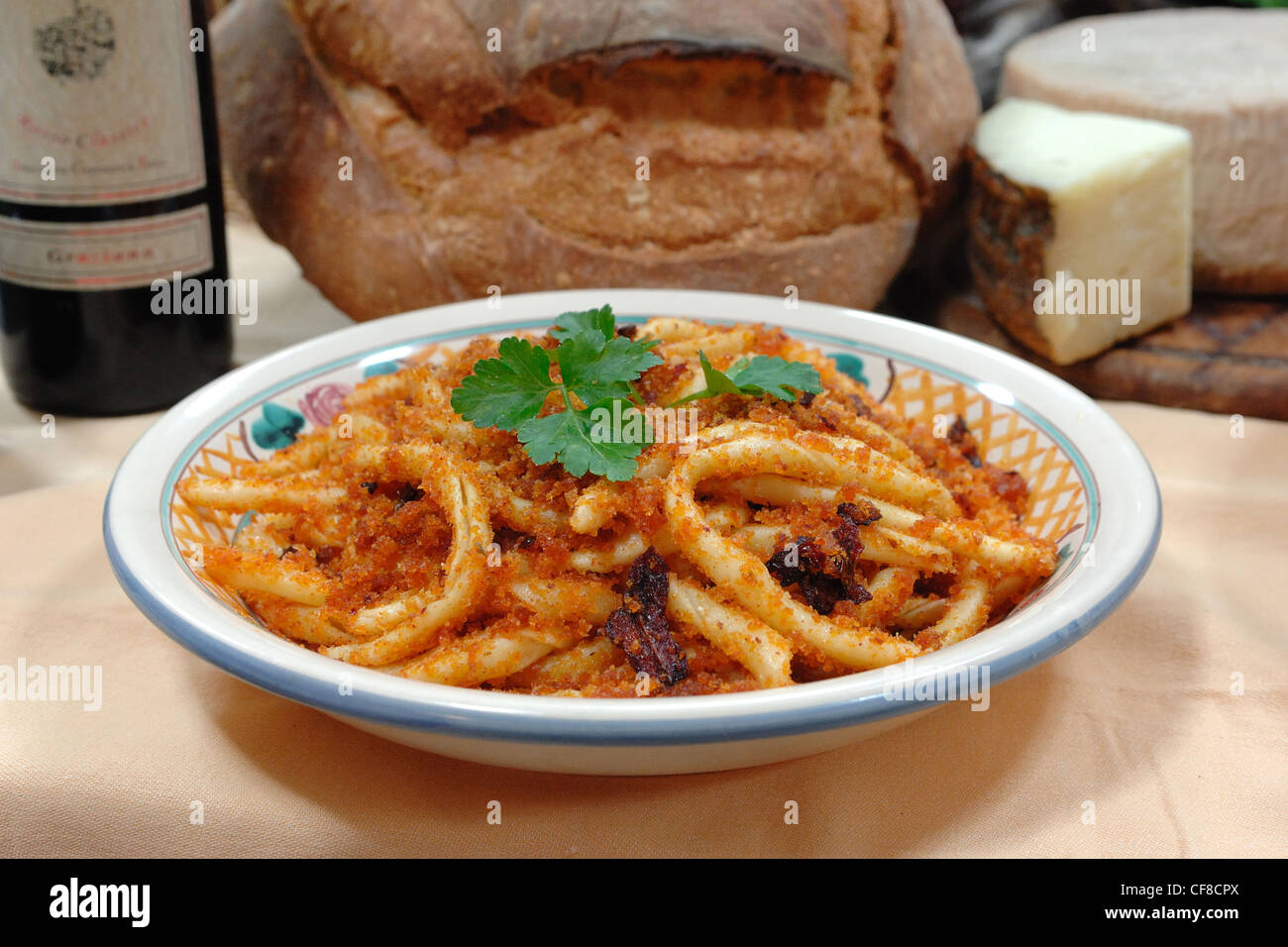 Teller frischer Pasta typisch Italienische Teigwaren typisches Produkt der Sarconi Village South Italien Region Basilicata, Italien, Europa Stockfoto