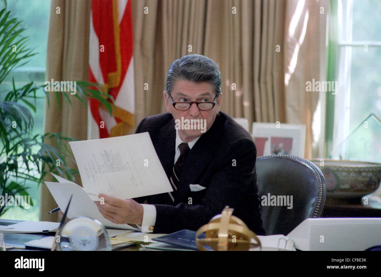 Ronald reagan weißes haus -Fotos und -Bildmaterial in hoher Auflösung ...
