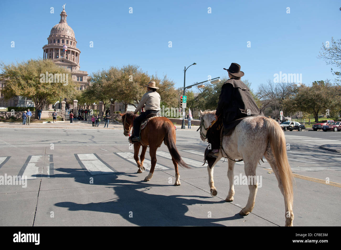 Pferde-Parade zum Texas Kapitol als Texas Independence Day am 2. März zog Tausende von Menschen Stockfoto