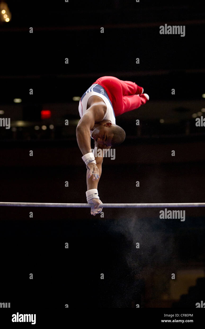 John Orozco (USA) Training für den Wettbewerb 2012 American Cup Gymnastik im Madison Square Garden, New York. Stockfoto