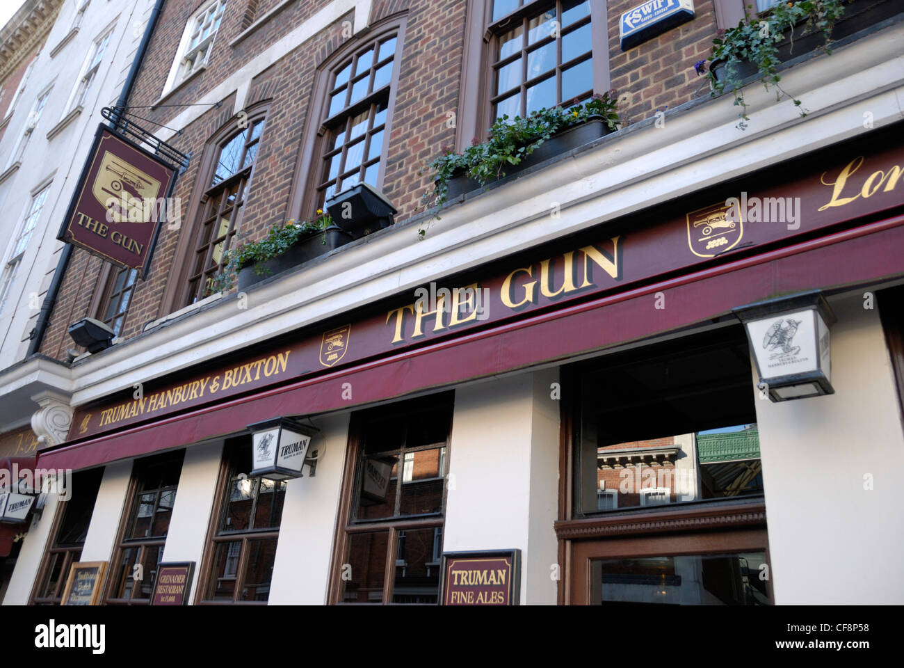Der Gun-Pub in Brushfield Street, Spitalfields, London, England Stockfoto