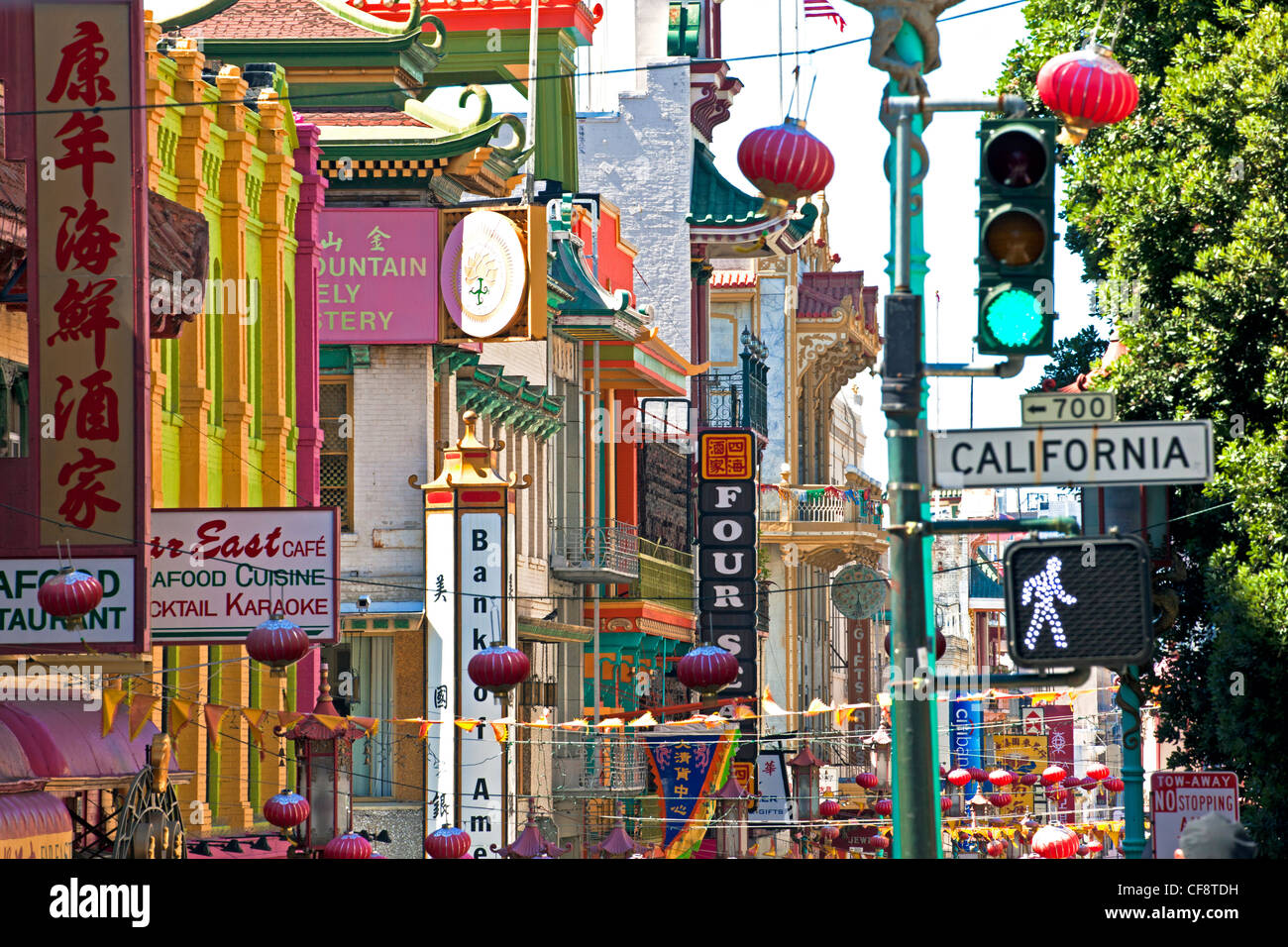 Straßenszene in Abschnitt der Chinatown von San Francisco, Kalifornien, USA Stockfoto