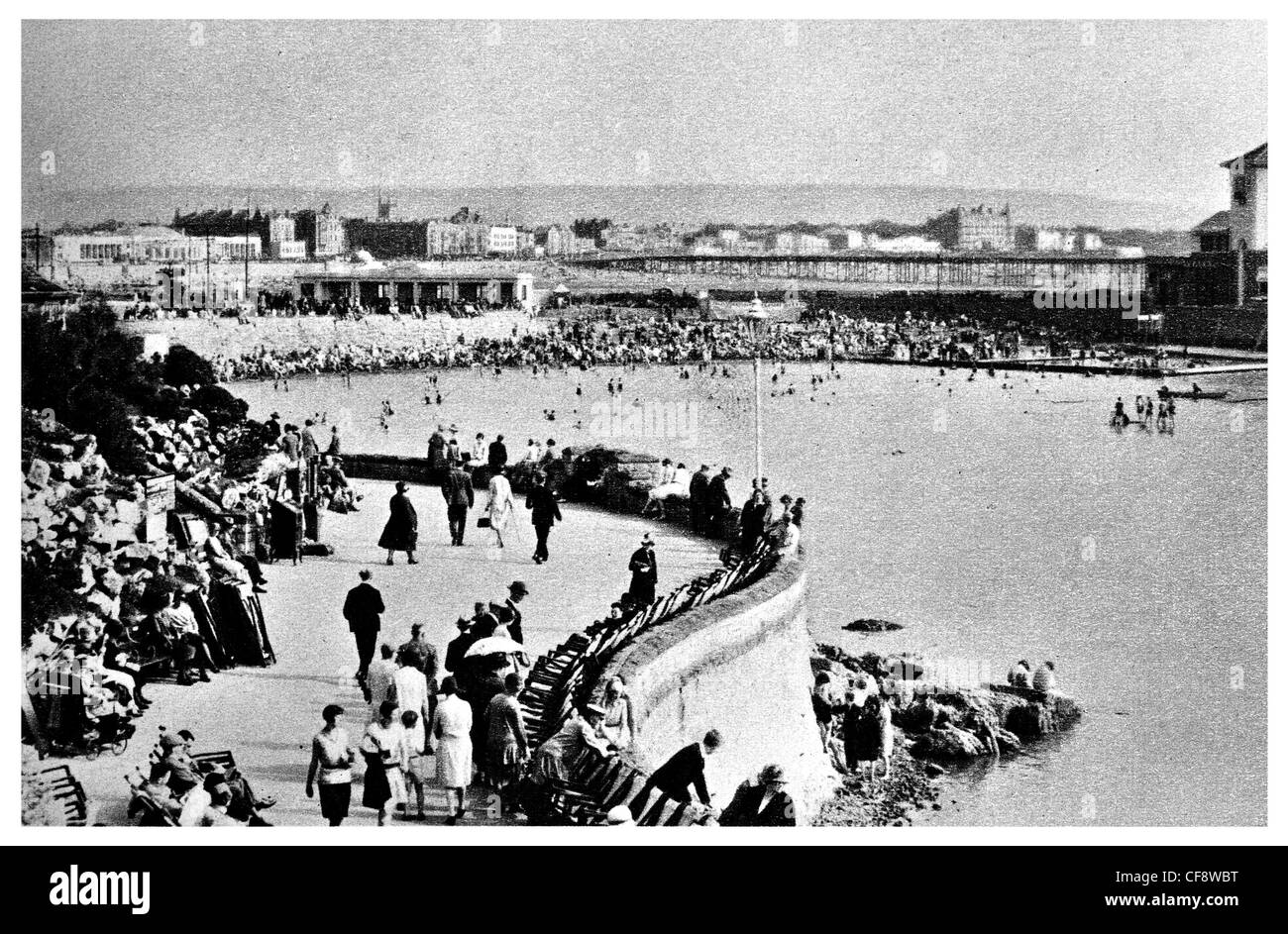 Weston Super Mare Glentworth Bay Beach Sand Meer Küste Pier Strandpromenade Esplanade Urlaub Sommer sonniger Tag Sandy Baden Baden Stockfoto