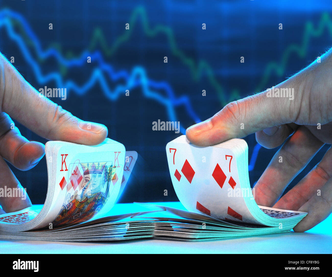 Karten, Karten, Symbol, Finanzen, Wirtschaft, Poker, Glück, Glücksspiel, Risiko, Symbol, Wirtschaft, Kurve, Hände, Finger, Schweiz, Mix, m Stockfoto
