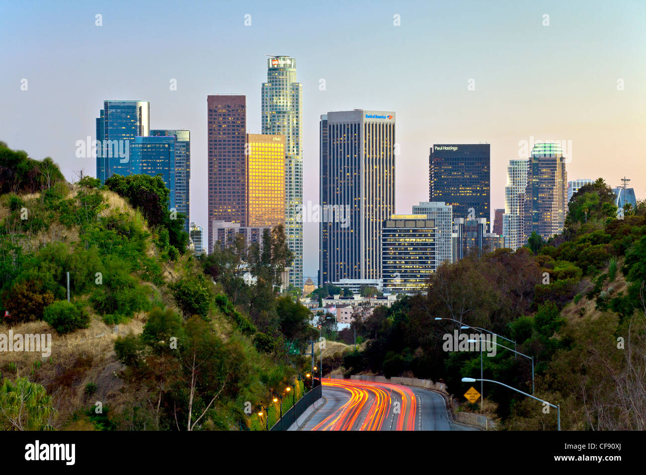 Pasadena Freeway (CA Autobahn 110) führt zu Downtown Los Angeles, California, Vereinigte Staaten von Amerika Stockfoto