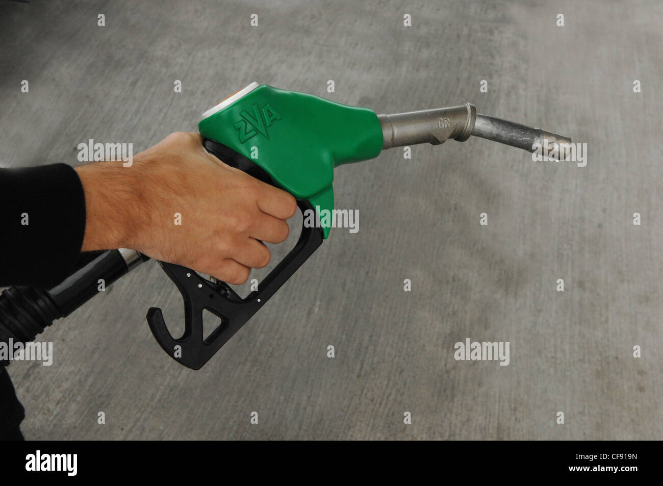 Heizöl tanken -Fotos und -Bildmaterial in hoher Auflösung – Alamy