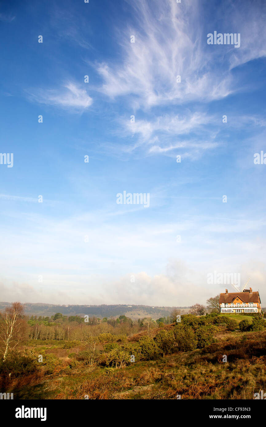 Reigate Heide SSSI, Surrey Hills AONB, Reigate Golfclub und Reigate Windmühle Postmill Kirche in Heide Reigate, Surrey Stockfoto
