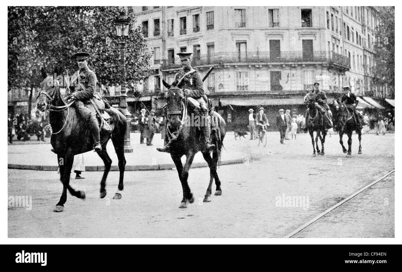 Britische Kavallerie-Korps in Paris Expeditionary Force Armee Frankreich montiert Pferd Patrouille Reiten Regiment Brigade division Stockfoto