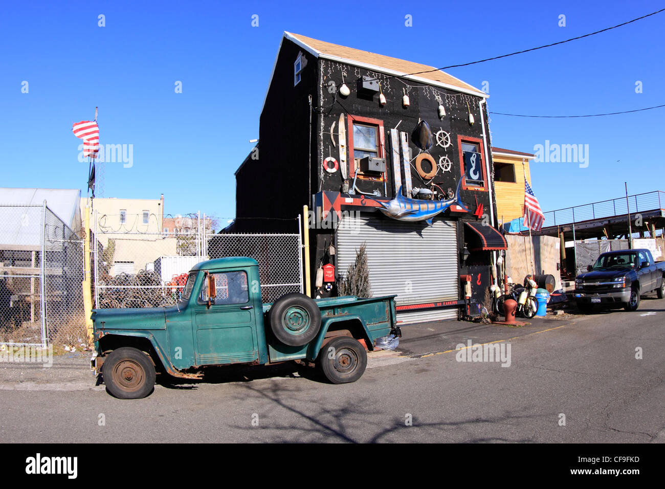 Ihr nautischer Garage, eine private Sammlung von nautischen Antiquitäten und andere eklektische Elemente, Red Hook, Brooklyn, NY Stockfoto