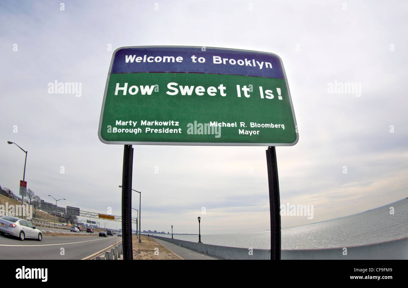Schild am Eingang zum Belt Parkway aus der Verrazano Narrows Bridge Brooklyn New York City Stockfoto