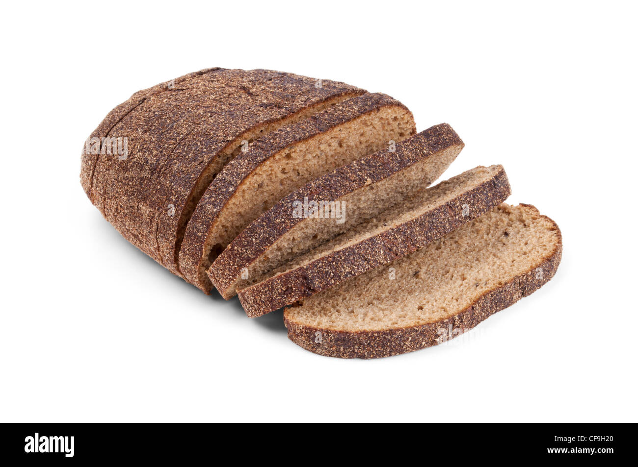 Brot aus Roggenmehl in Scheiben geschnitten auf weißem Hintergrund Stockfoto