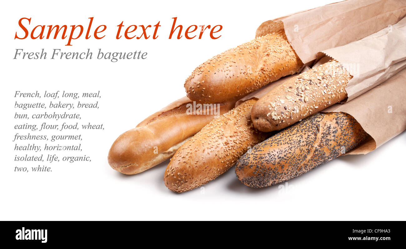 Frische französische Baguette auf weiß mit Beispieltext Stockfoto
