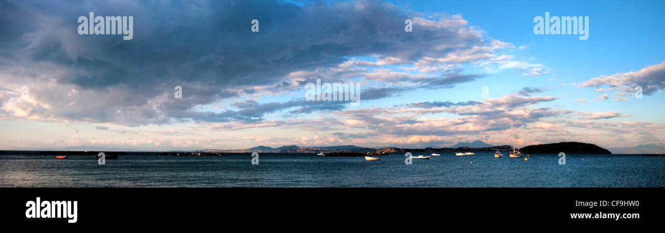 Wolken am Himmel in der Insel Ischia, Naples Stockfoto