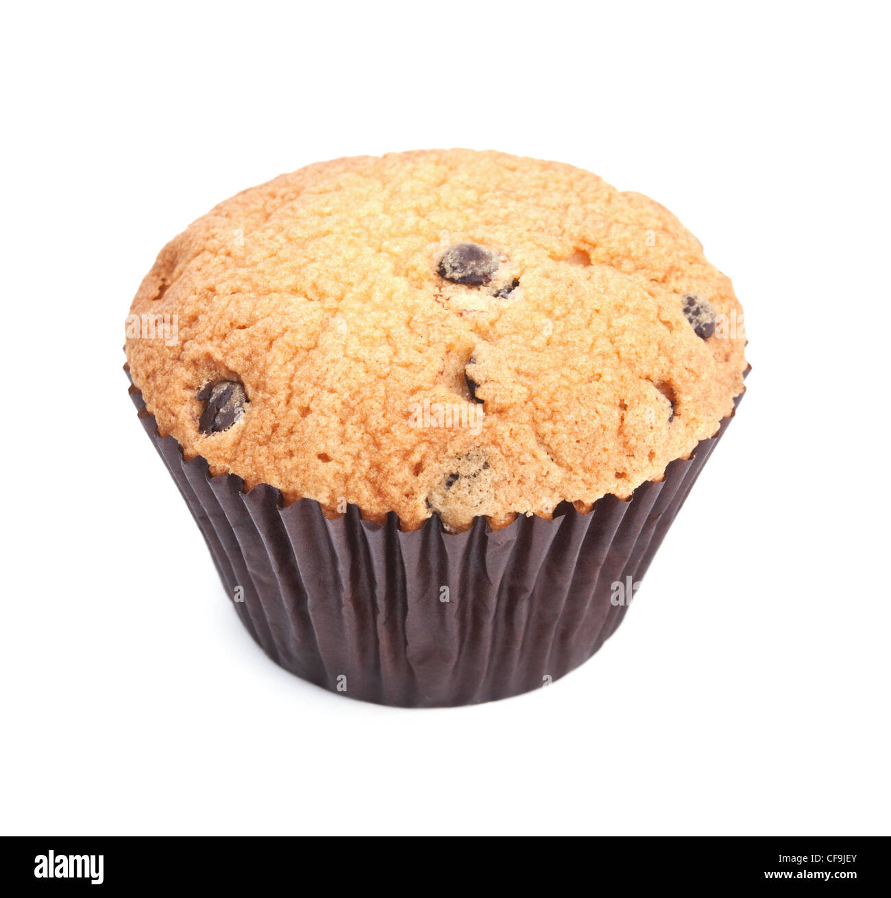 Frische Schokolade Chip Muffin isoliert auf weißem Hintergrund Stockfoto