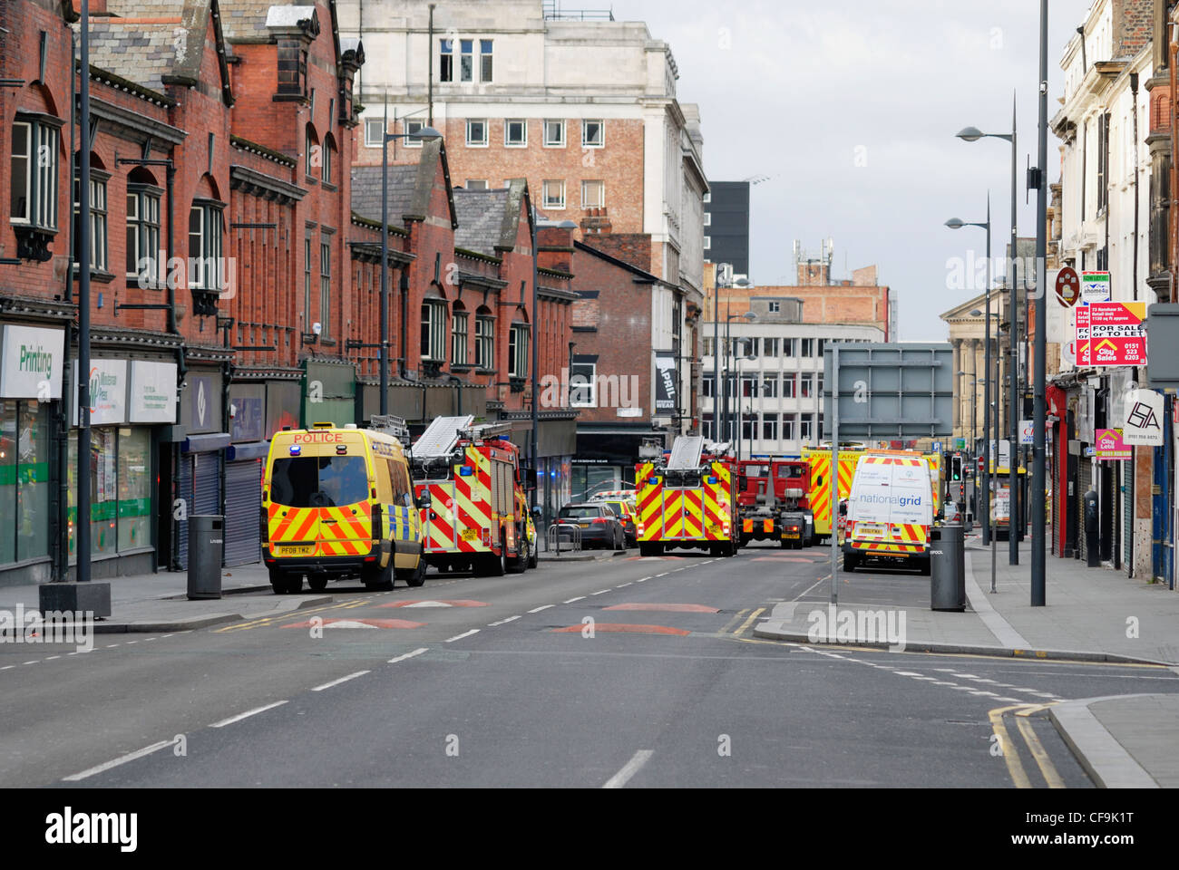 Einsatzfahrzeuge in Liverpool City centre Umgang mit einer großen Gas-Leck. Stockfoto