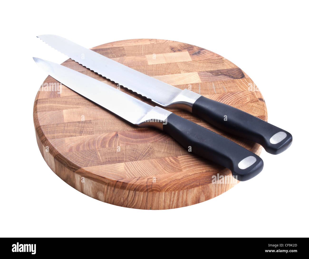 Zwei Messer und Holzbrett isoliert auf weißem Hintergrund Stockfoto