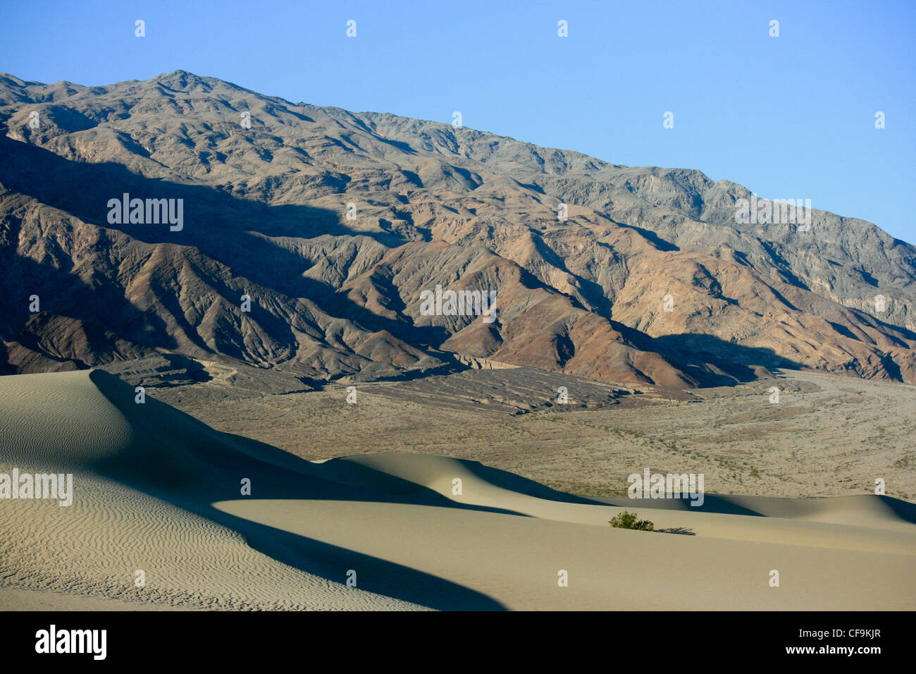 Die Mesquite Dünen und Berge, Death Valley, Nevada Stockfoto