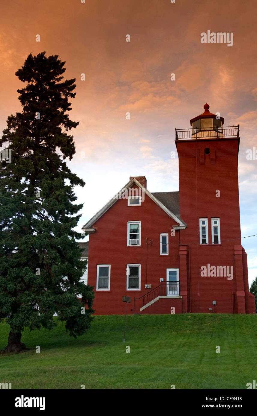 Die zwei Häfen Leuchtturm mit Blick auf Agate Bay am Lake Superior liegt in Two Harbors, Minnesota, USA. Stockfoto