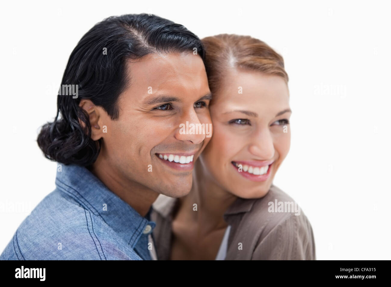 Nahe beieinander stehende paar auf der Suche nach rechts Stockfoto