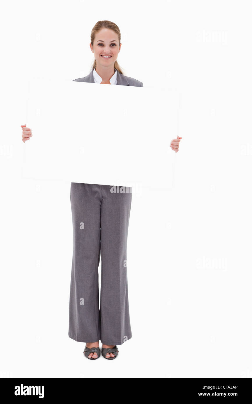 Lächelnde Bankangestellter mit leere Zeichen in ihren Händen Stockfoto