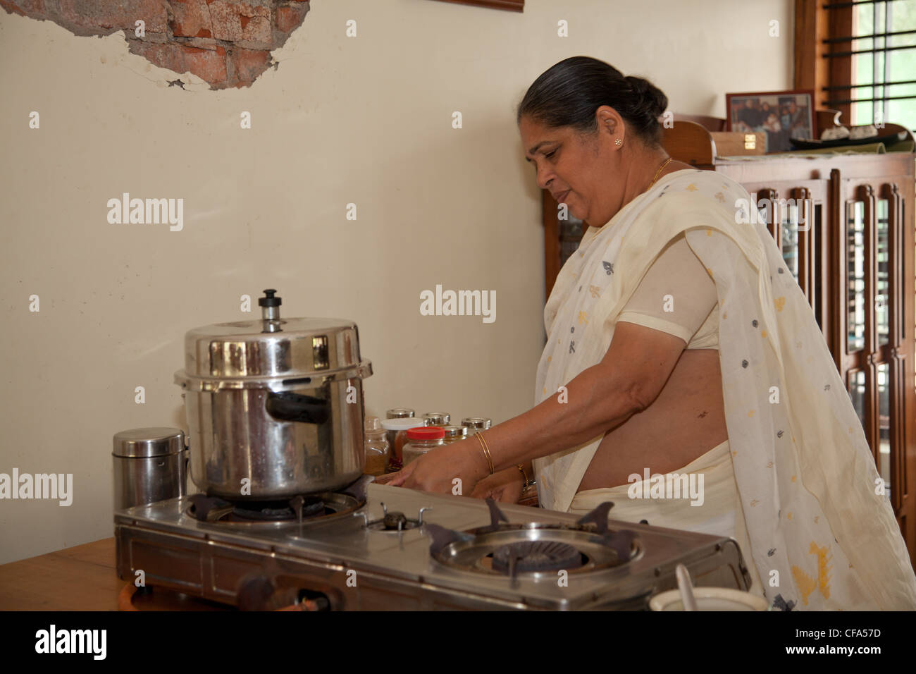 Vorbereitung der traditionelle indische Küche Stockfoto