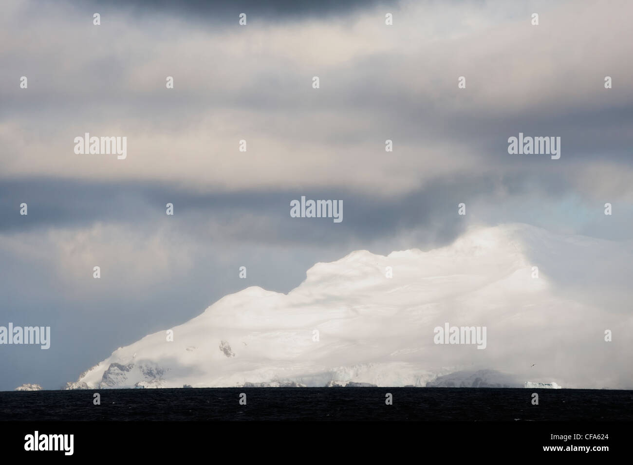 Süd-Orkney-Inseln, bedeckt Schnee Berge, Südlicher Ozean Stockfoto