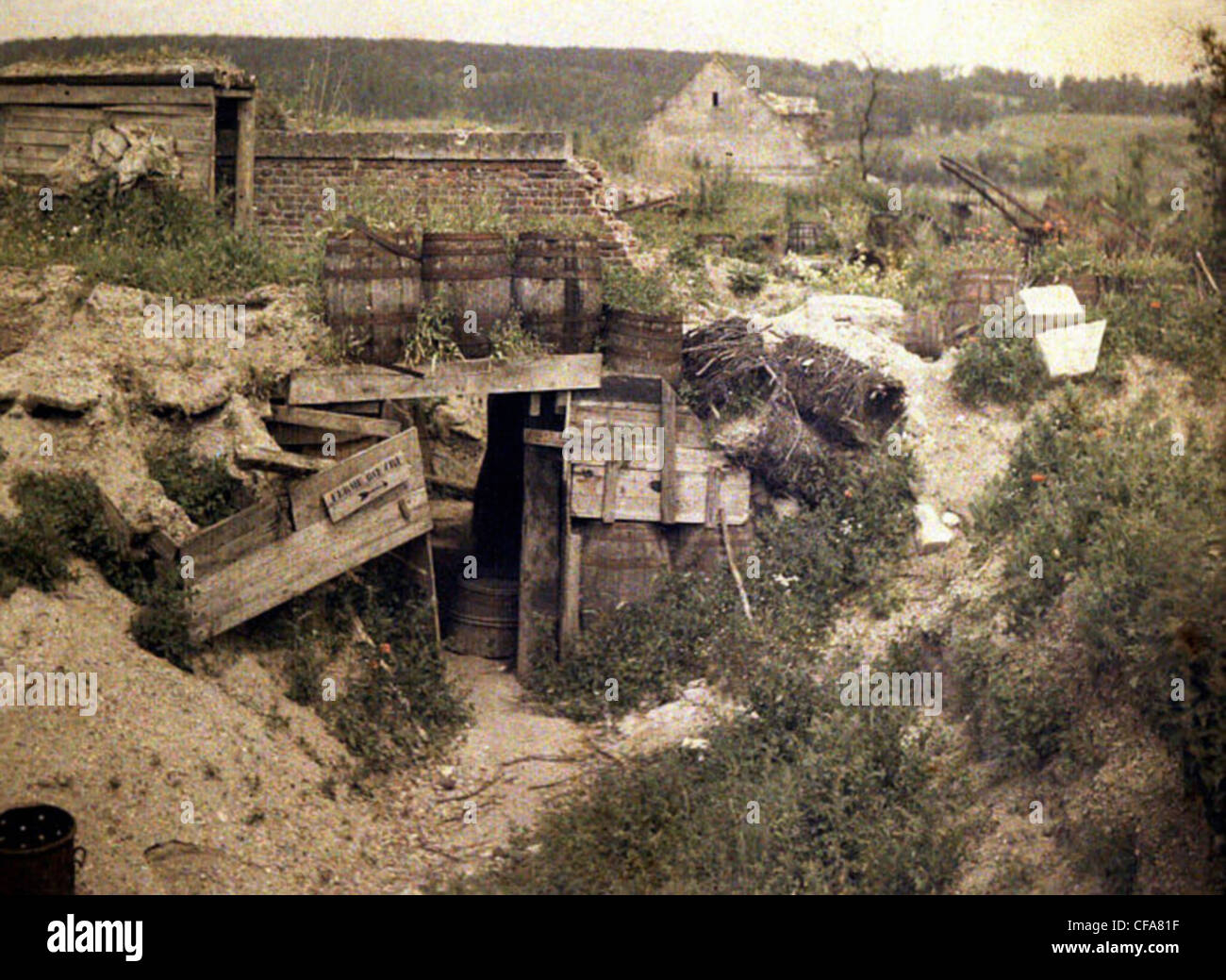 Europa, Krieg, Weltkrieg, 1917, Europa, Weltkrieg, Color Foto, Autochrom, F. Cuville, Westfront, Schutz, Unterkunft, Bauernhof Stockfoto