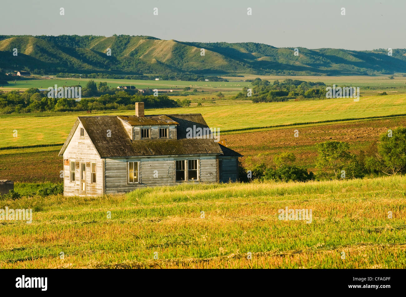 verlassenen Bauernhaus und Ackerland in der qu-Tal, Saskatchewan, Kanada Stockfoto