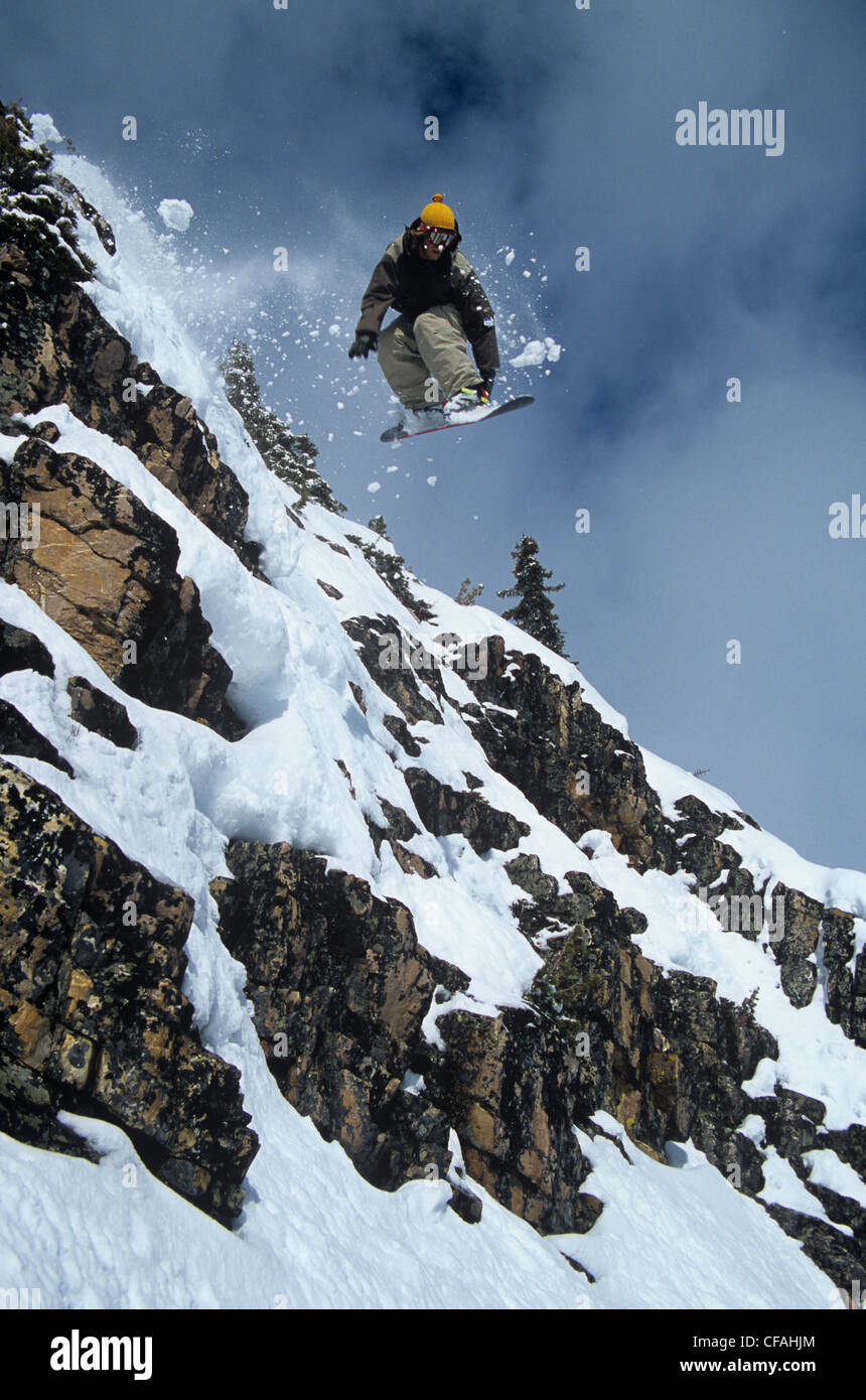 Man Snowboarden in Kicking Horse Hinterland, Britisch-Kolumbien, Kanada. Stockfoto Man Snowboarden in Kicking Horse Hinterland, Britisch-Kolumbien, Kanada. Stockfoto