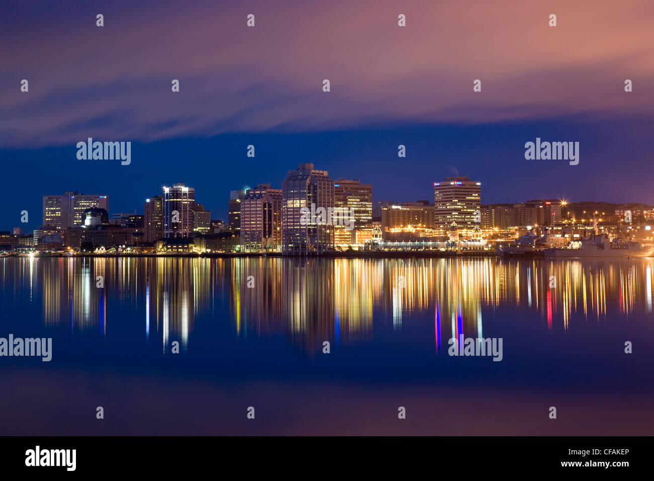 Halifax-Skyline bei Nacht, Halifax, Nova Scotia, Kanada Stockfoto