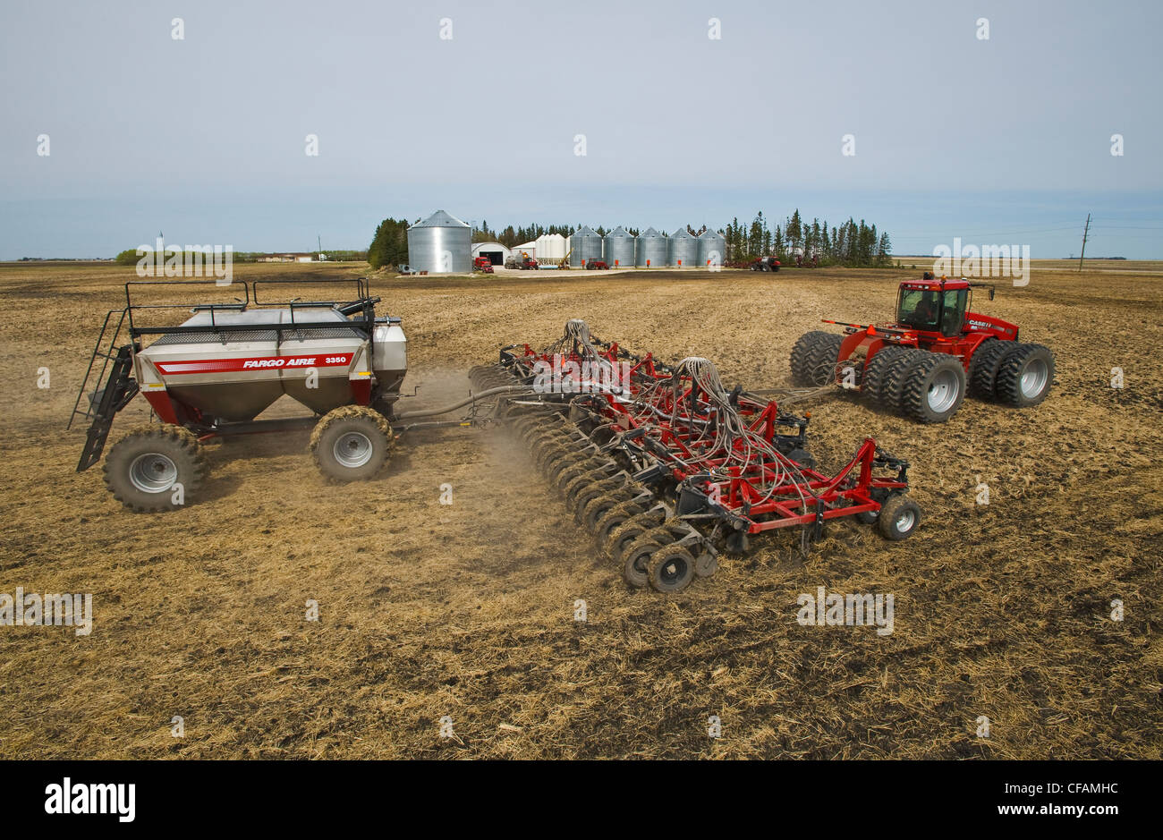 Verschieben von Traktor und Luft bis Sämaschine Einpflanzen Stockfoto