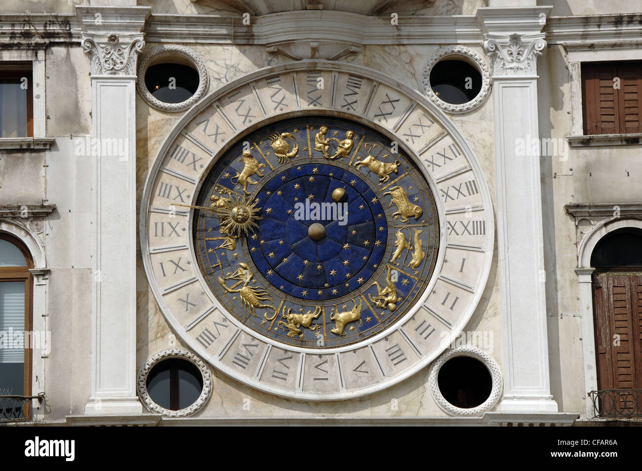 Astronomische Uhr in der Uhrturm von Markusplatz. 15. Jahrhundert. Venedig. Italien. Stockfoto