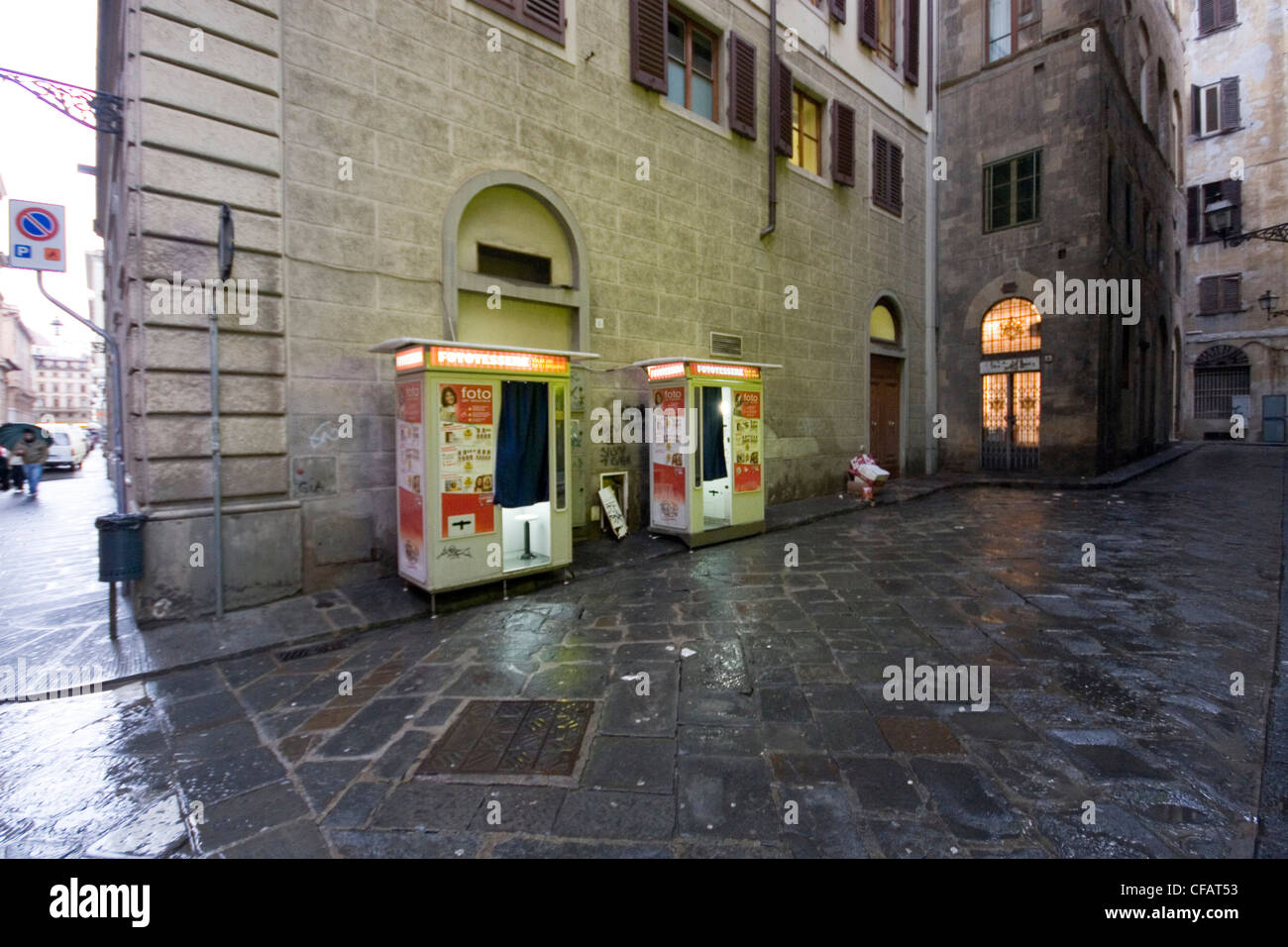 Zwei Fotoautomaten am Straßenrand in Florenz Italien Stockfoto