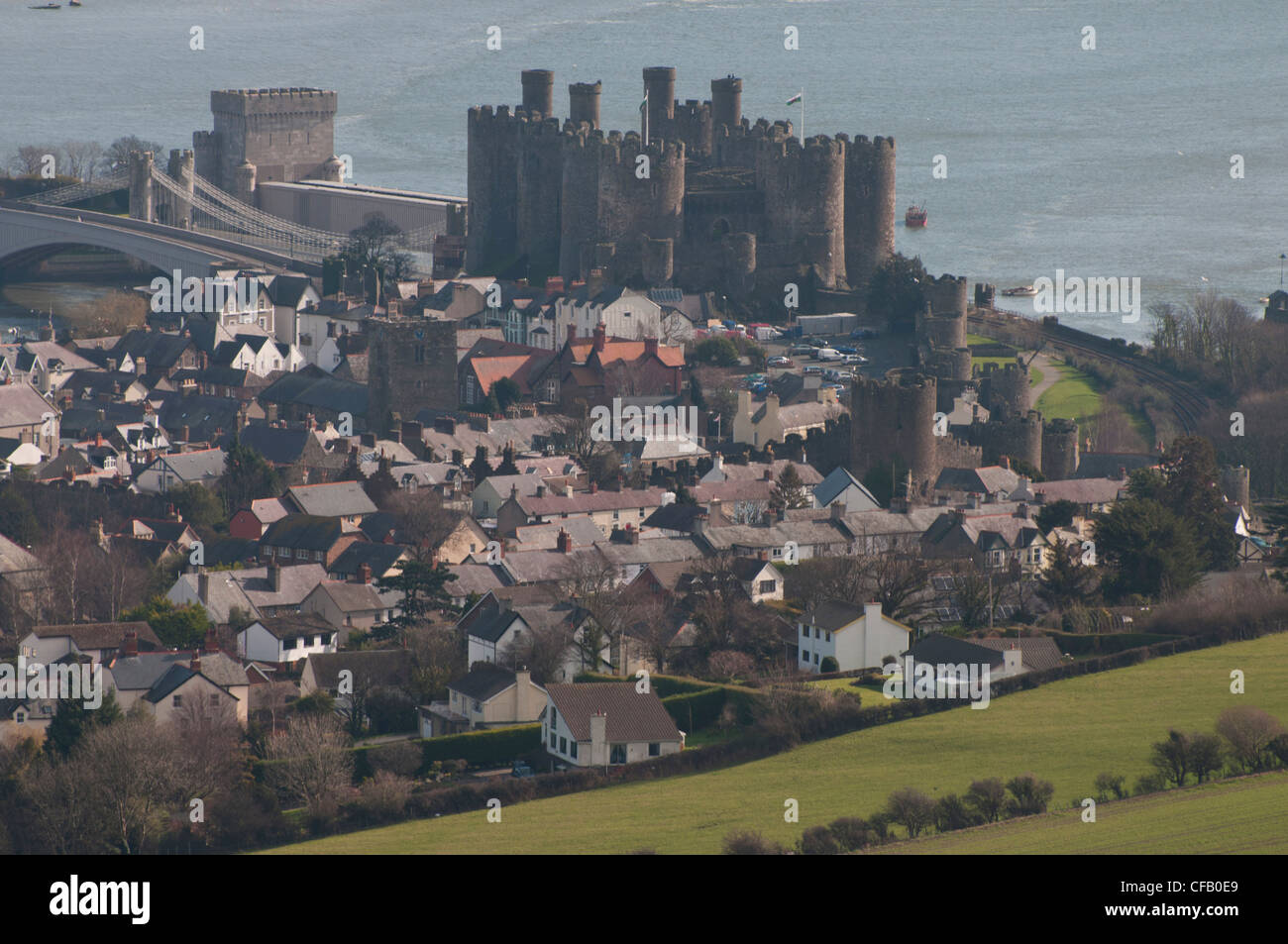 Blick hinunter auf Conwy Castle von Conwy Berg Stockfoto