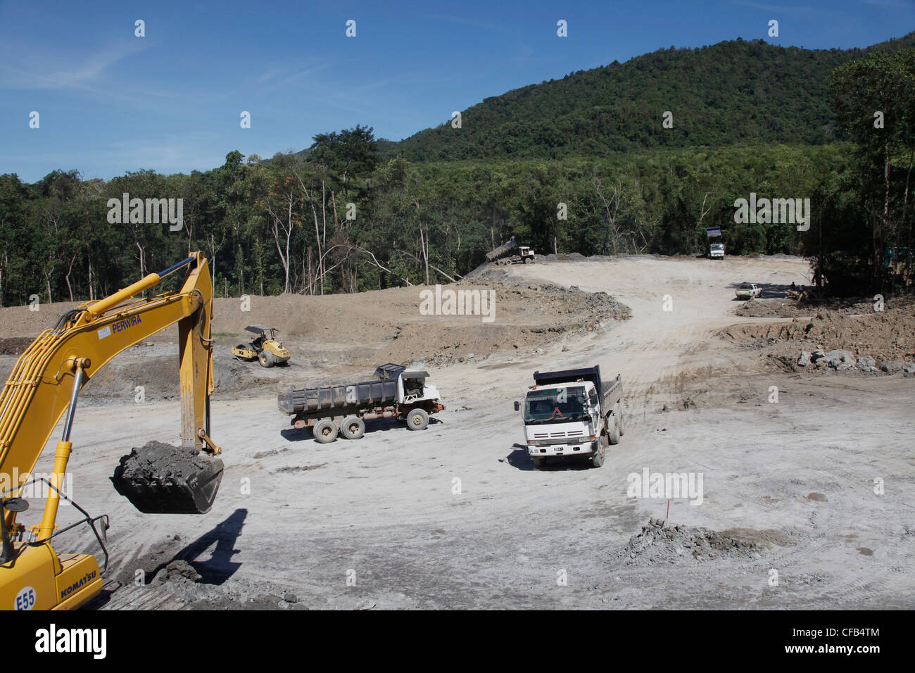 Straßenbau und Entwaldung in Borneo, Malaysia Stockfoto