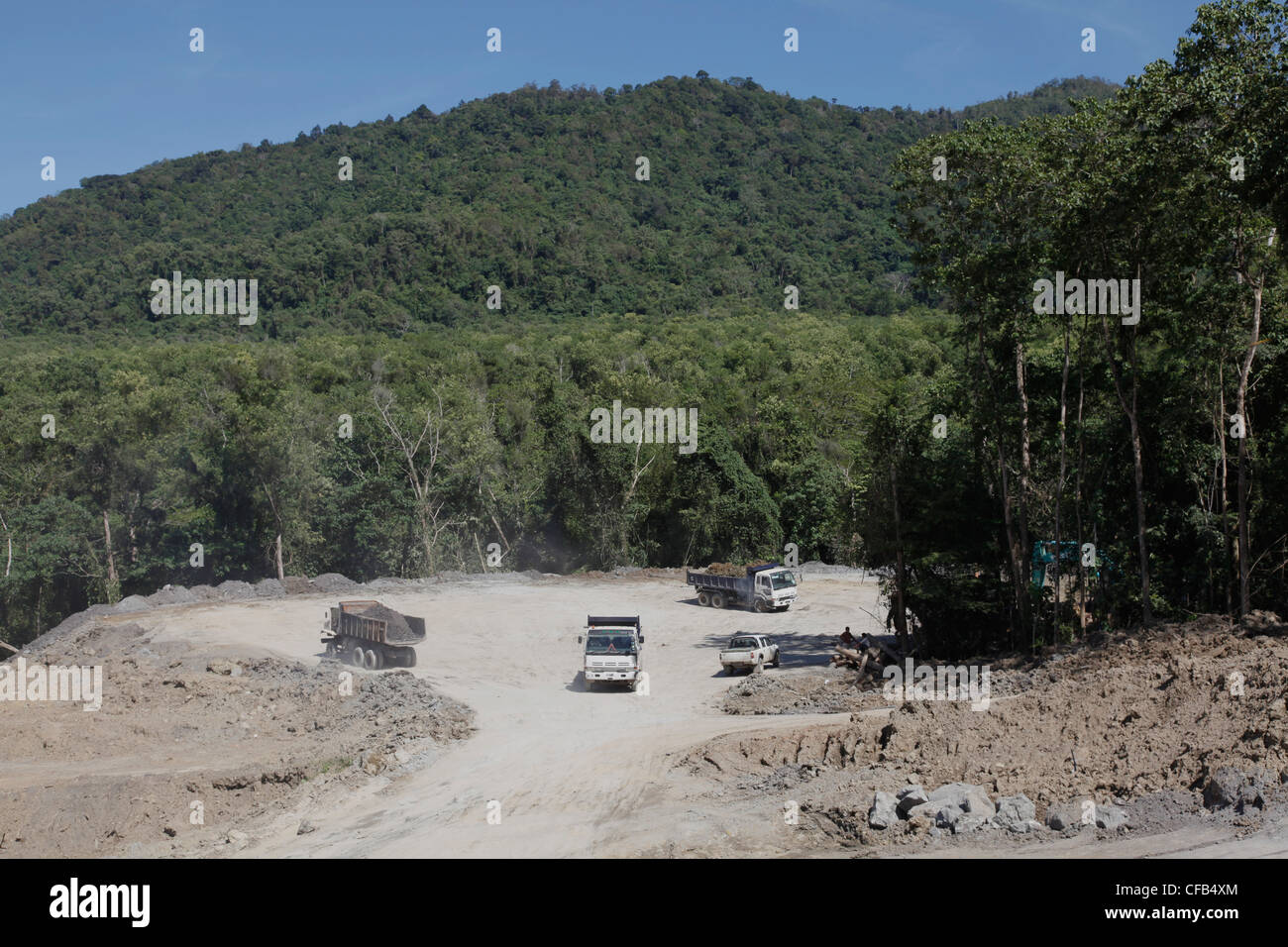 Straßenbau und Entwaldung in Borneo, Malaysia Stockfoto