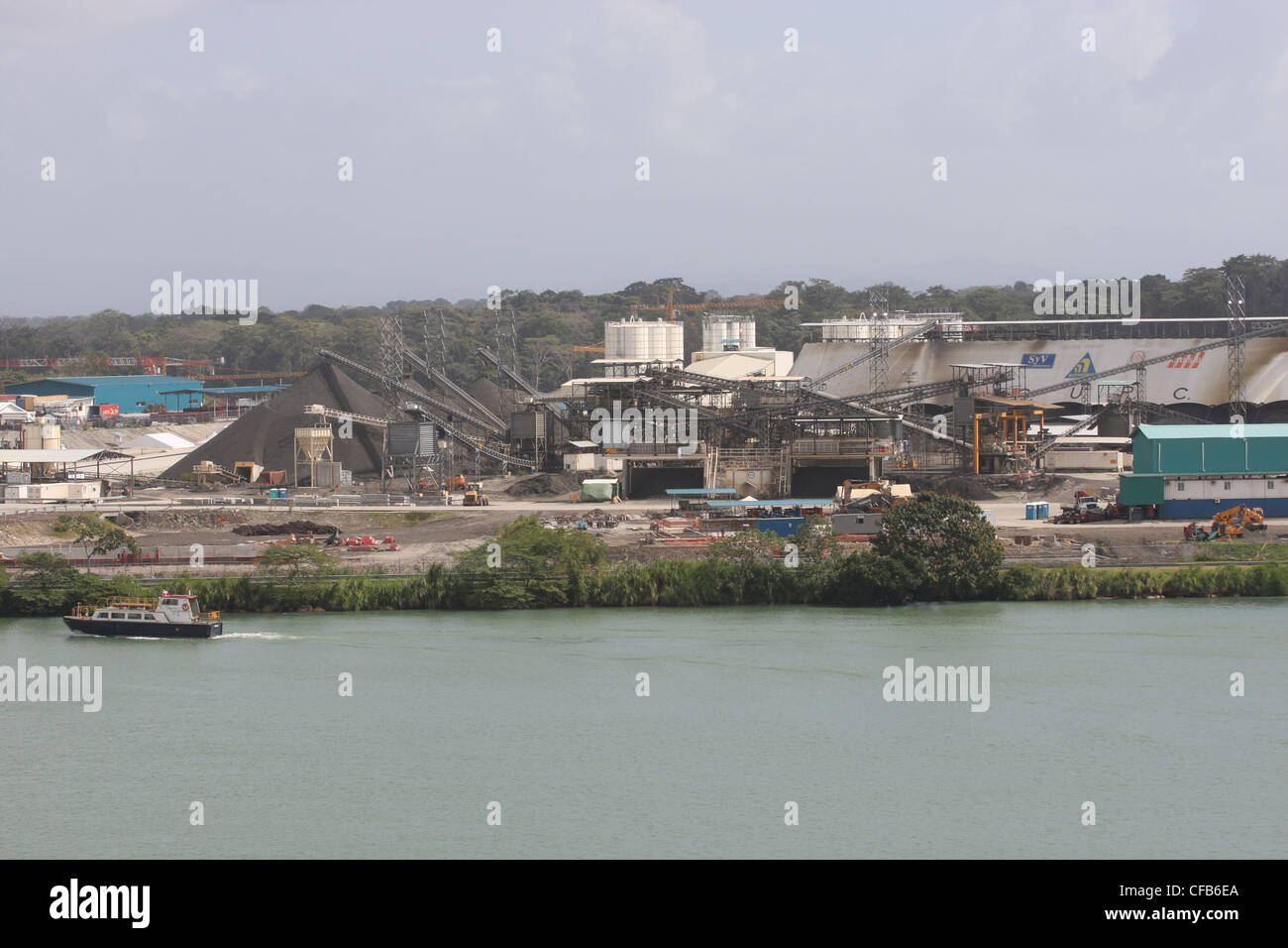 Industrie und Bulk Material hortet angrenzenden Schloss-Neubau am Gatun, Panama-Kanal Stockfoto