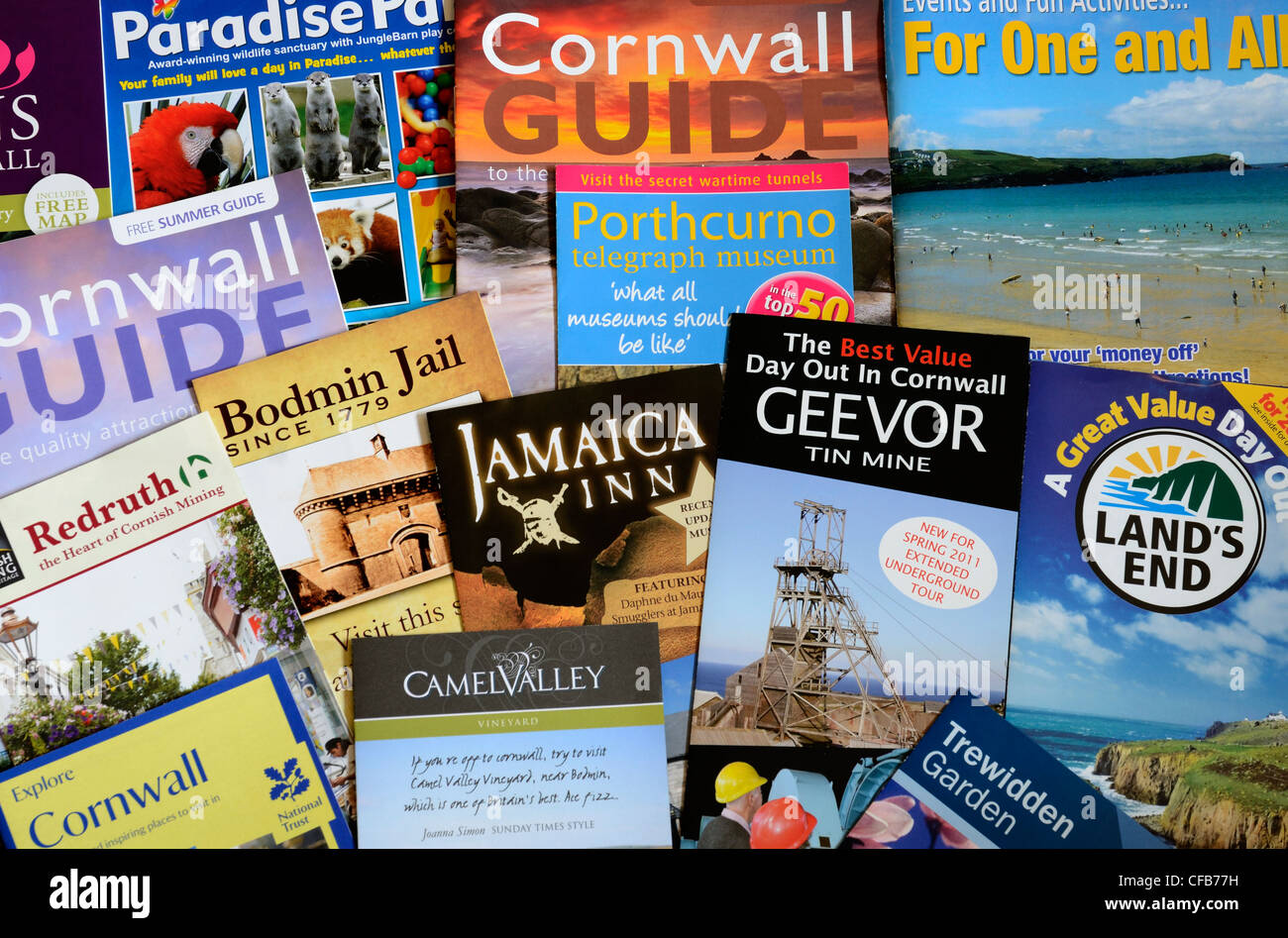 Eine Auswahl an Besucher-Führer für Cornwall, UK Stockfoto